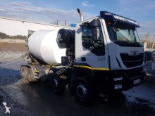 Camión hormigón cuba Mezclador Iveco Trakker AD 400 T 41 T