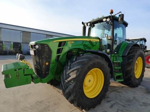 John Deere 8530