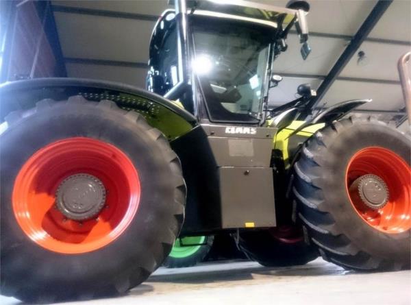 CLAAS Xerion 3800 VC, GPS Lenksystem S3