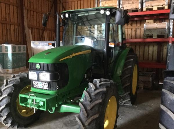 John Deere 5820