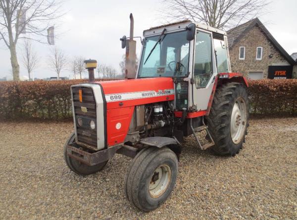 Massey Ferguson 699