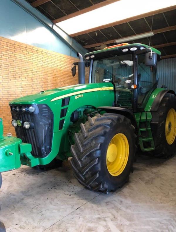 John Deere 8270R