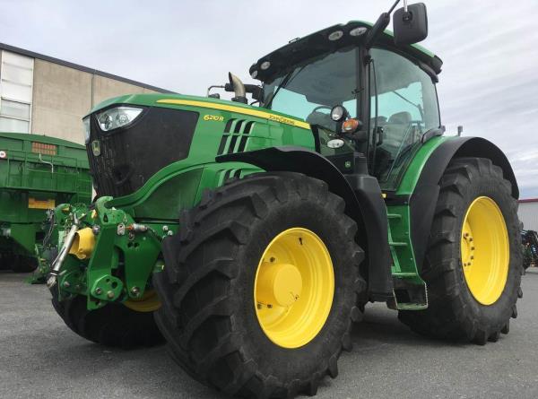 John Deere 6210R