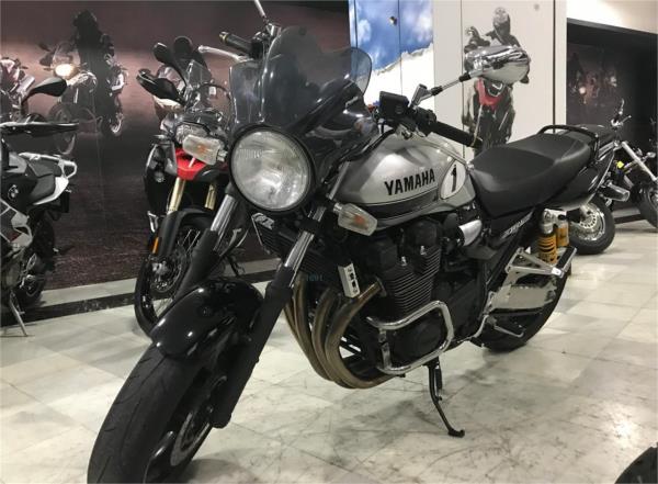 YAMAHA XJR 1300