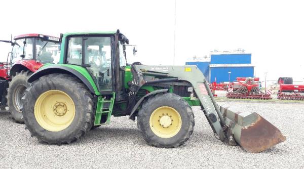 John Deere 6820