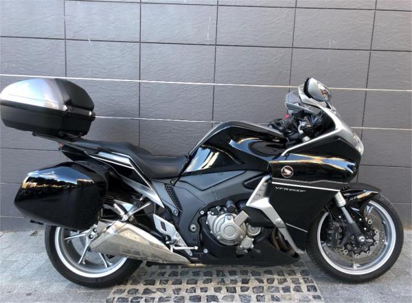 HONDA VFR 1200 F DCT