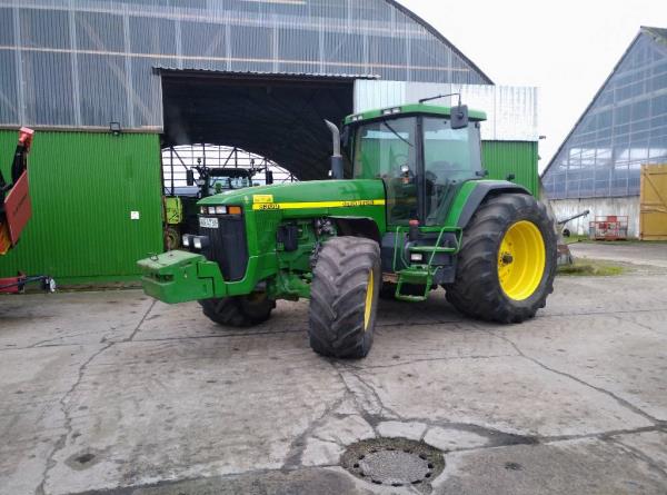 John Deere 8300 PowerShift