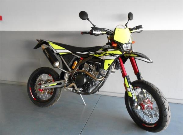 FANTIC MOTARD 125 CASA