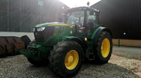 John Deere 6210R