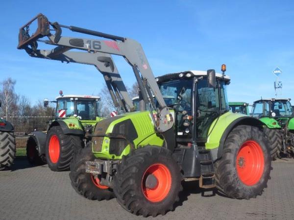 CLAAS Axion 810 CIS mit Frontlader