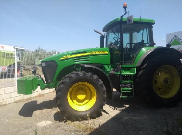 John Deere 7820