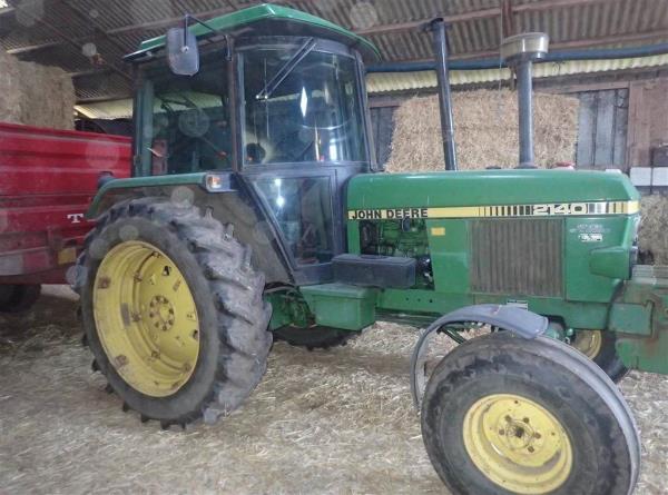 John Deere 2140