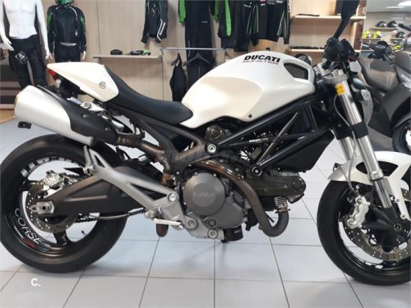 DUCATI MONSTER 696