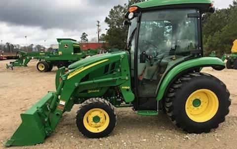 John Deere 3046R