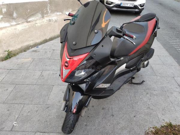 APRILIA SR Max 300