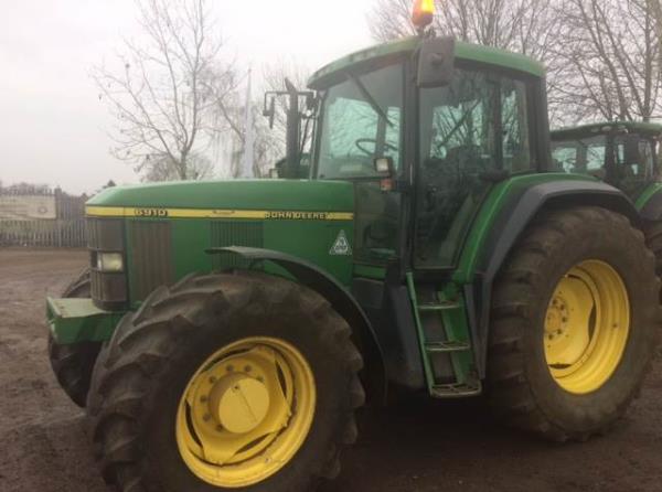 John Deere 6910