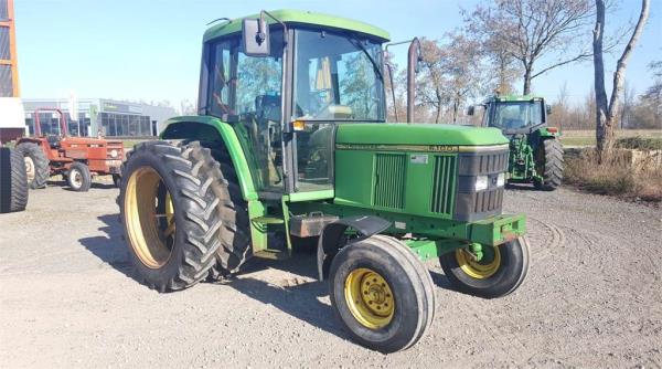 John Deere 6100 2WD