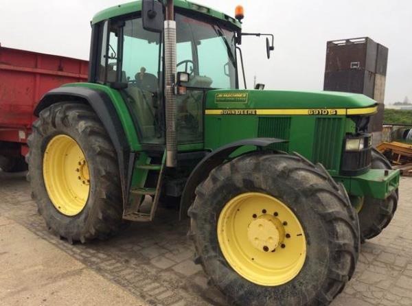 John Deere 6910