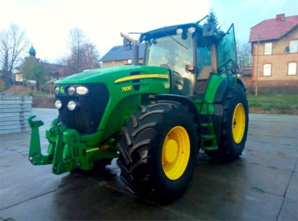 John Deere 7930