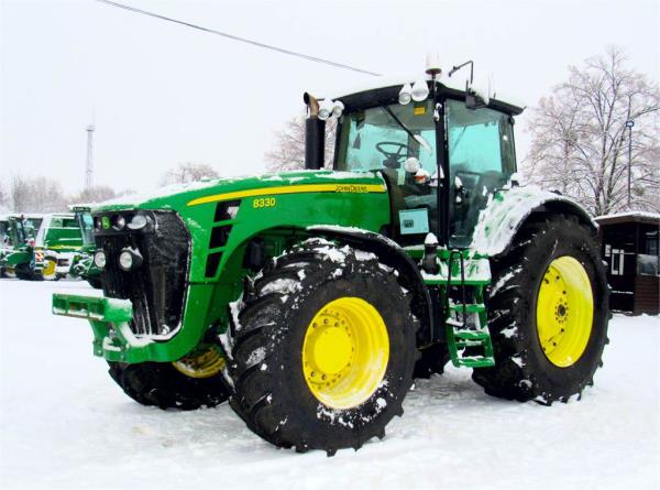 John Deere 8330