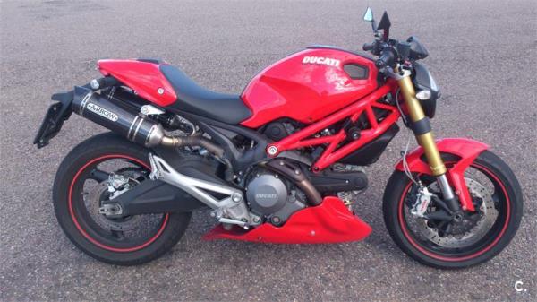 DUCATI MONSTER 696