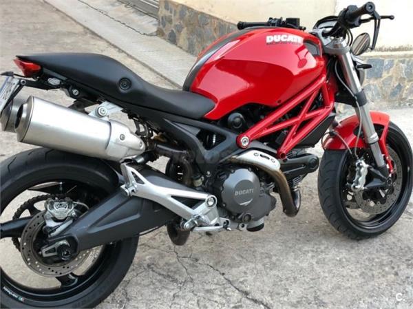 DUCATI MONSTER 696