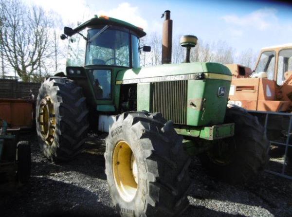 John Deere 4240