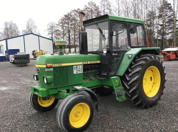 John Deere 3130