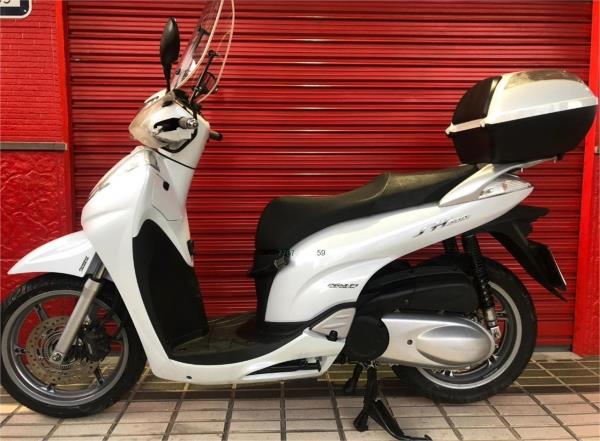 HONDA SCOOPY SH300I ABS TOPBOX