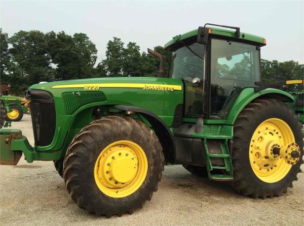 John Deere 8220