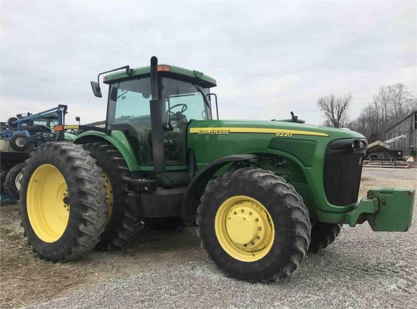 John Deere 8220