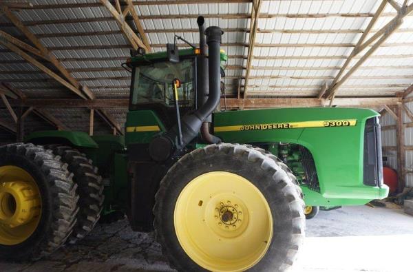 John Deere 9300