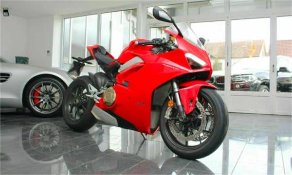 DUCATI PANIGALE V4