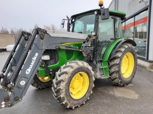 John Deere 5820