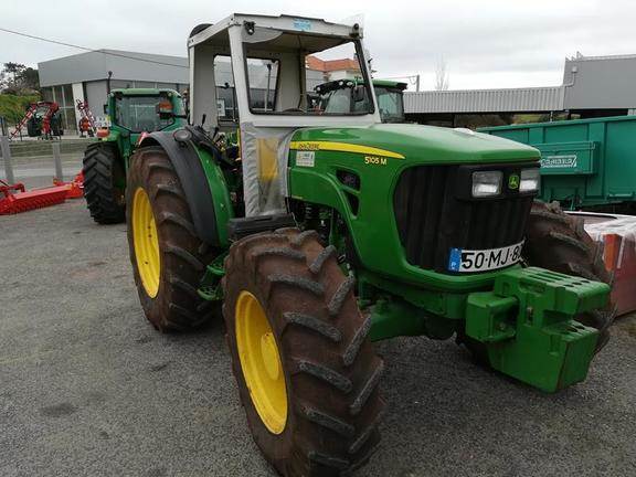 John Deere 5105M