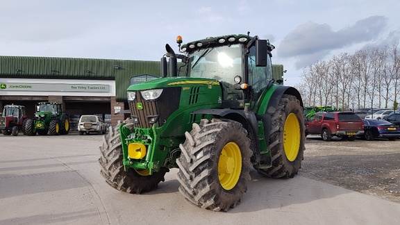 John Deere 6215R