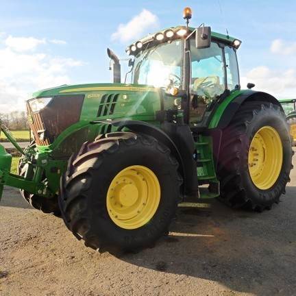 John Deere 6215R