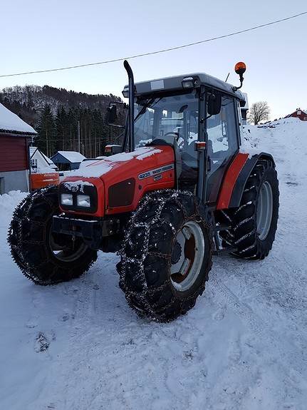 Massey Ferguson 4235