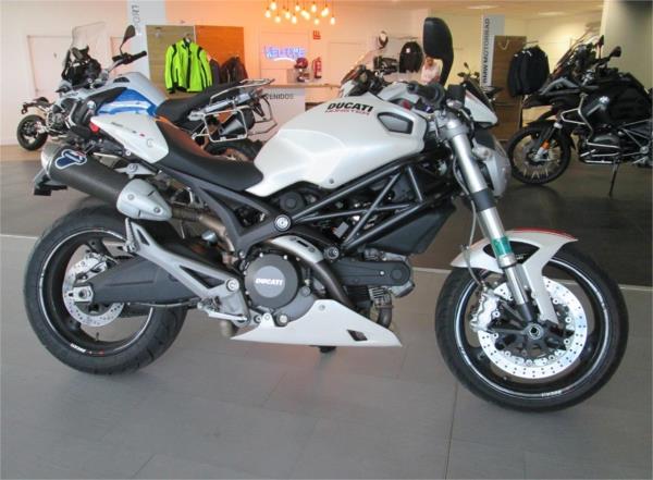 DUCATI MONSTER 696