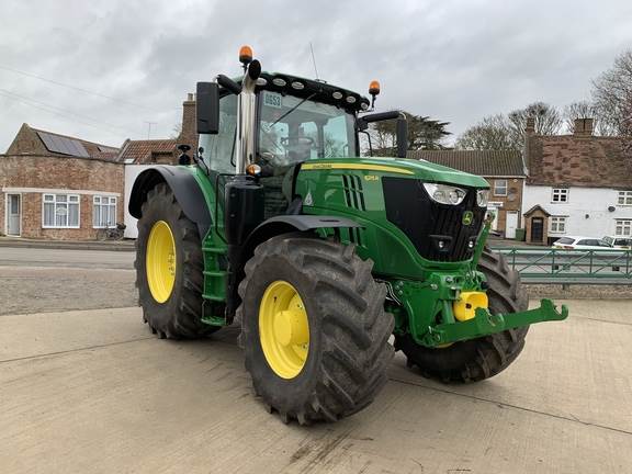 John Deere 6215R