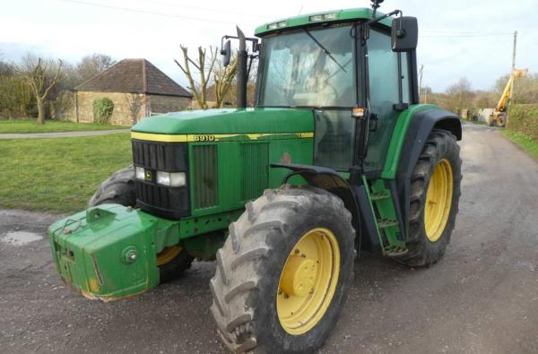 John Deere 6910