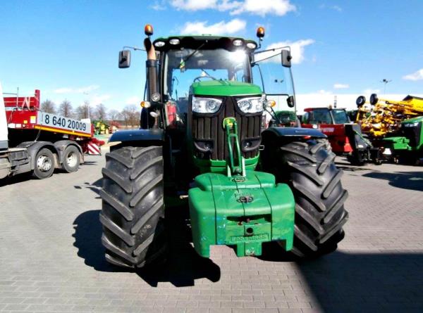 John Deere 6210R