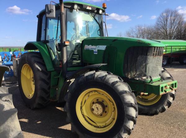 John Deere 6820