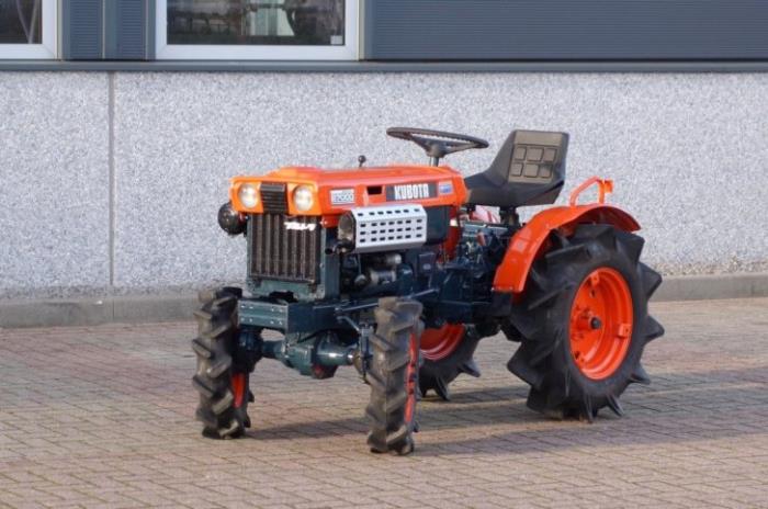 compro minitractor kubota b7000