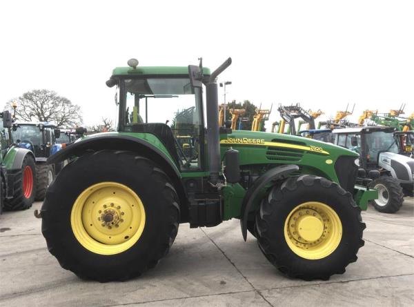 John Deere 7920 TRACTOR (ST3125)