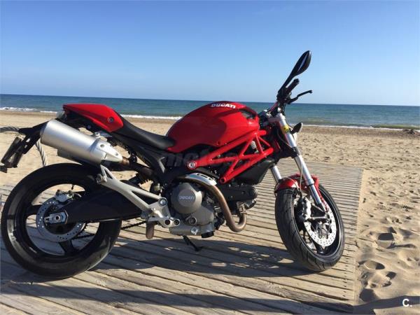 DUCATI MONSTER 696