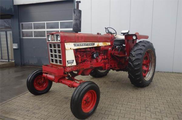 Case IH Farmall 666