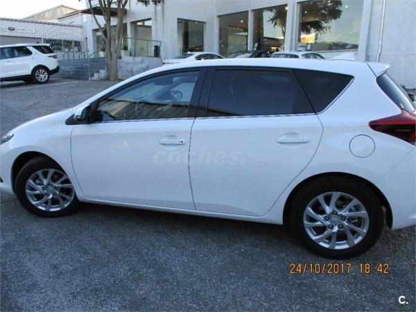 TOYOTA Auris 1.4 90D FEEL 5p.