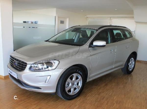 VOLVO XC60 2.0 D4 Momentum Auto 5p.