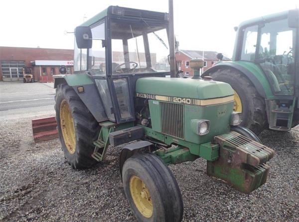 John Deere 2040